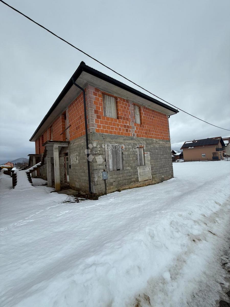 Hiša Centar, Gospić, 330m2