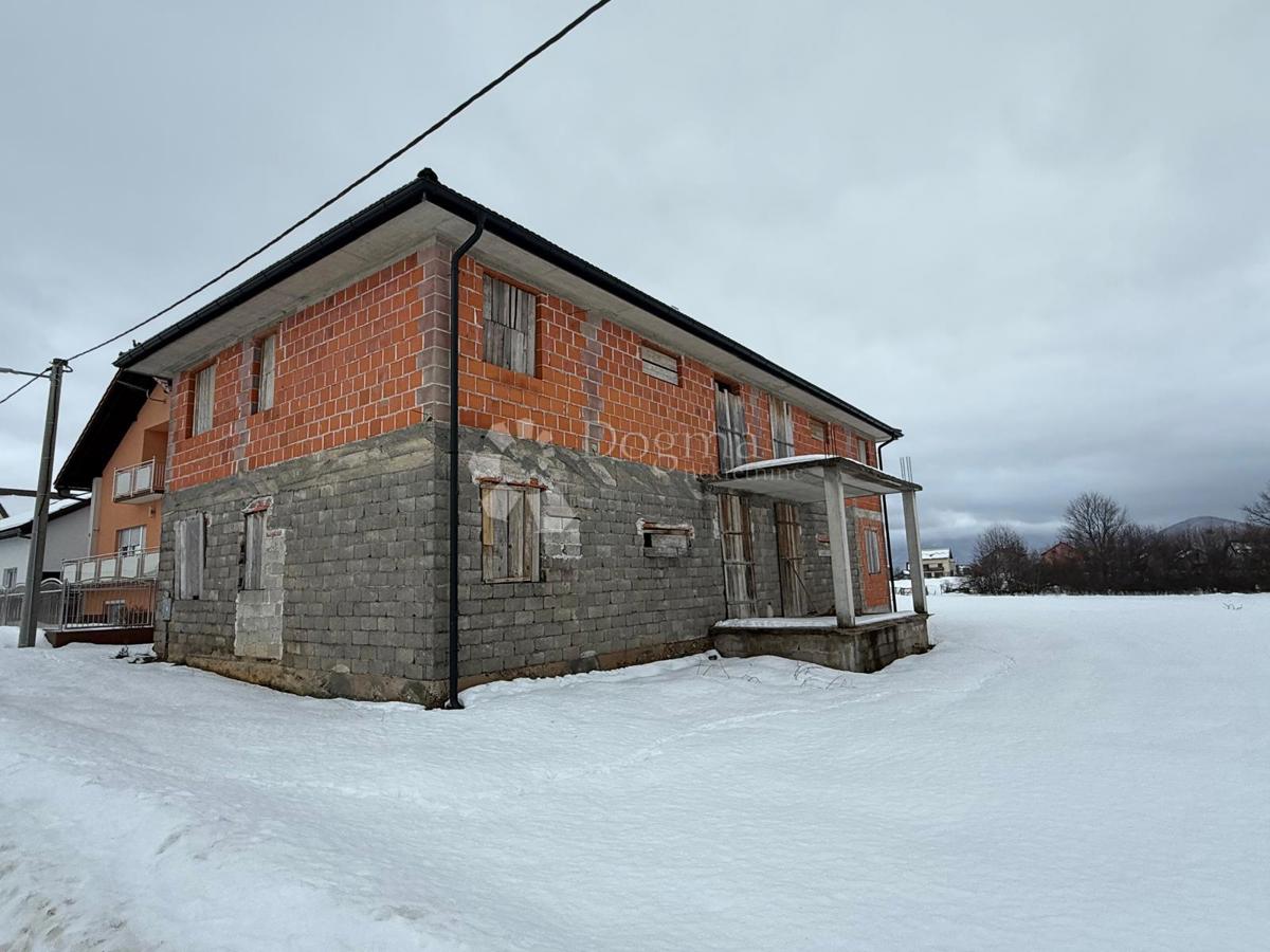 Hiša Centar, Gospić, 330m2