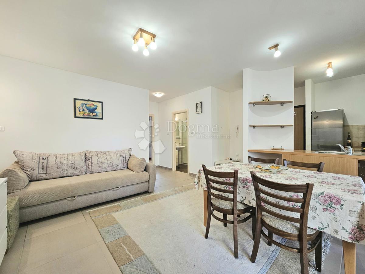 200m od MORJA / zaprta STANOVANJSKA STAVBA / GARAŽA