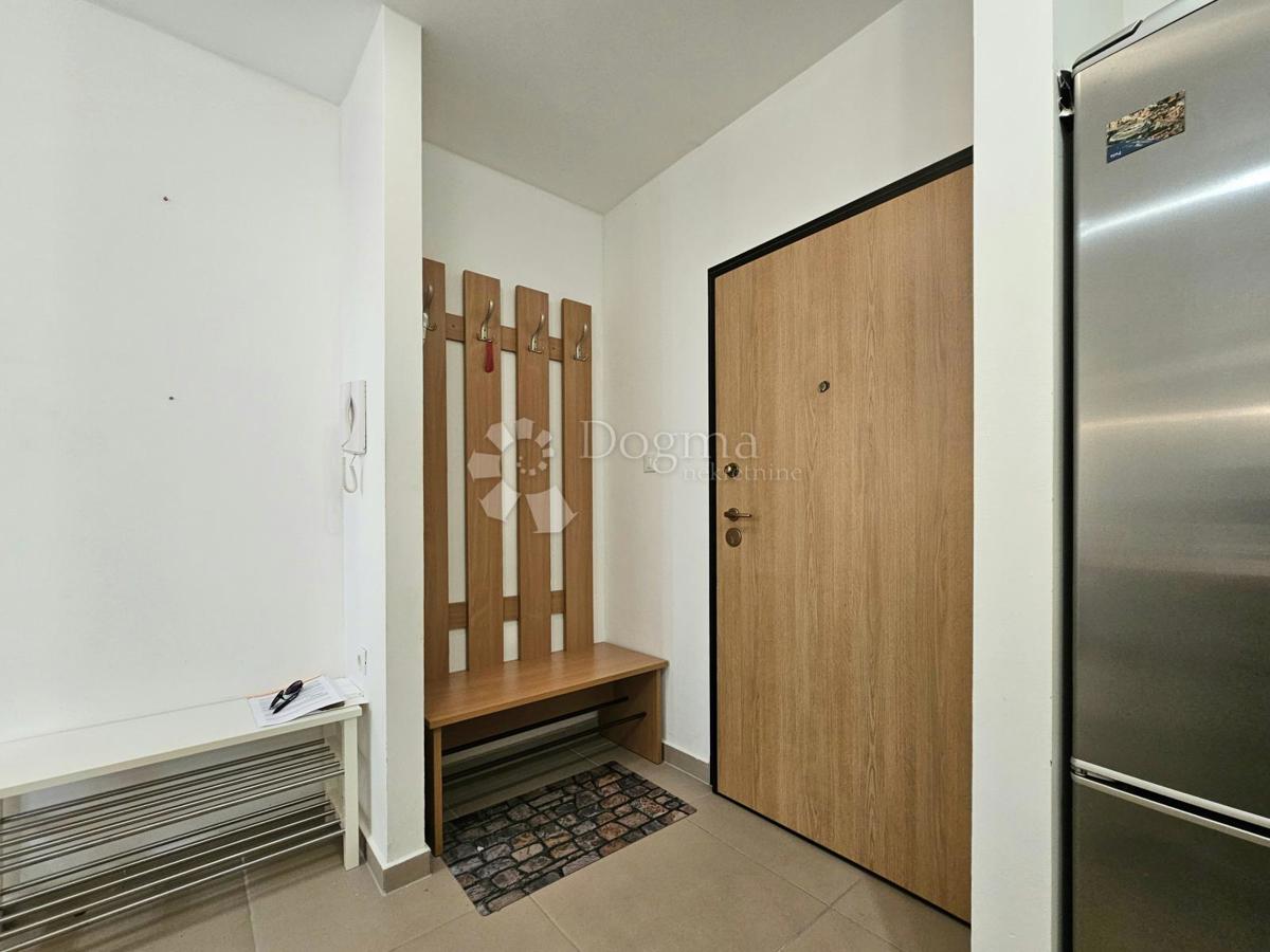 200m od MORJA / zaprta STANOVANJSKA STAVBA / GARAŽA