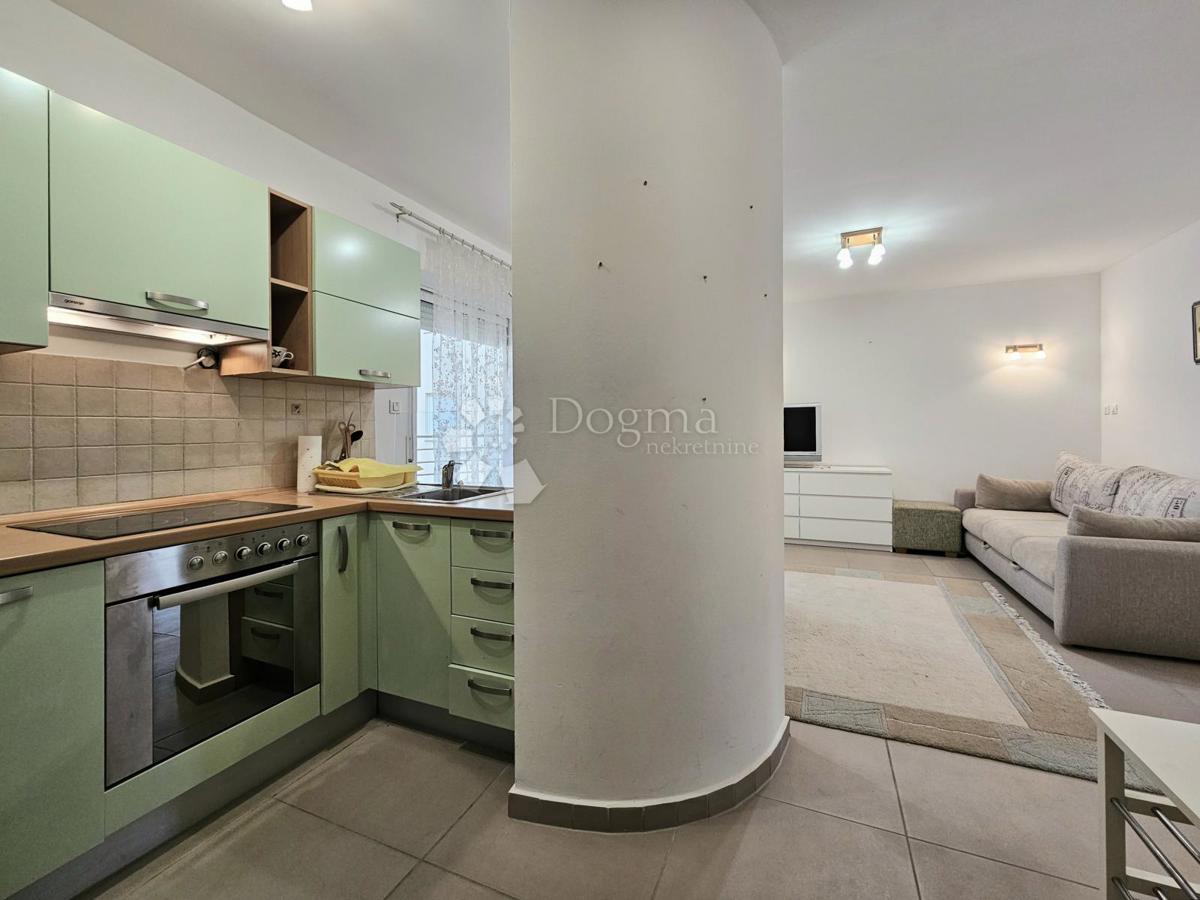 200m od MORJA / zaprta STANOVANJSKA STAVBA / GARAŽA