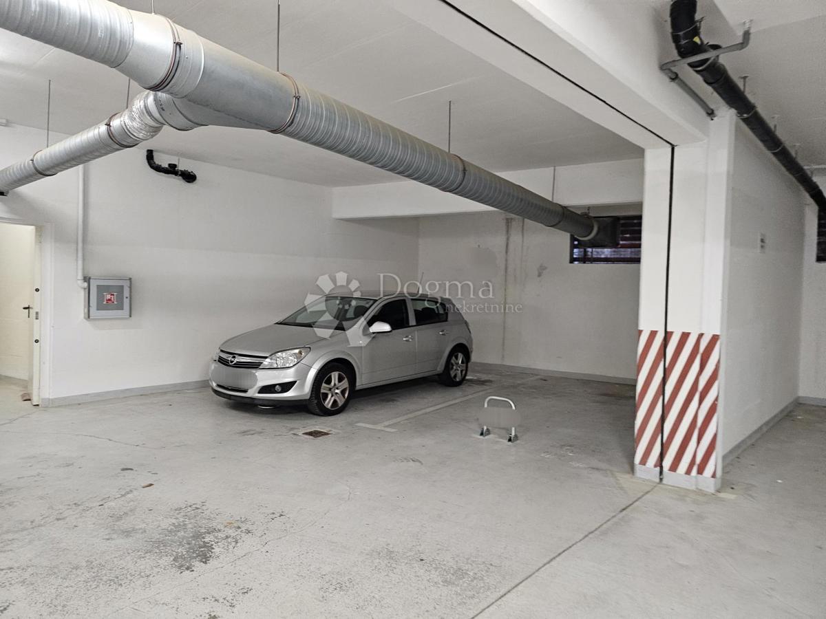 200m od MORJA / zaprta STANOVANJSKA STAVBA / GARAŽA