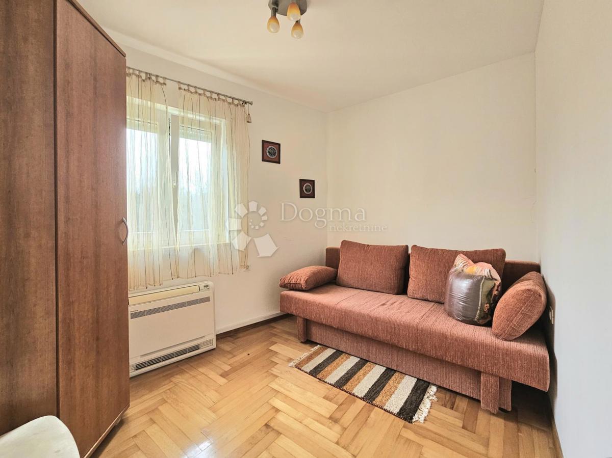 200m od MORJA / zaprta STANOVANJSKA STAVBA / GARAŽA