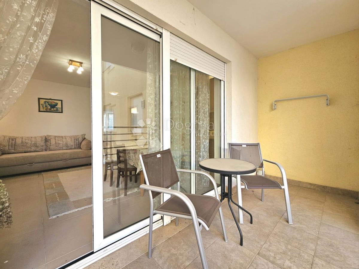 200m od MORJA / zaprta STANOVANJSKA STAVBA / GARAŽA