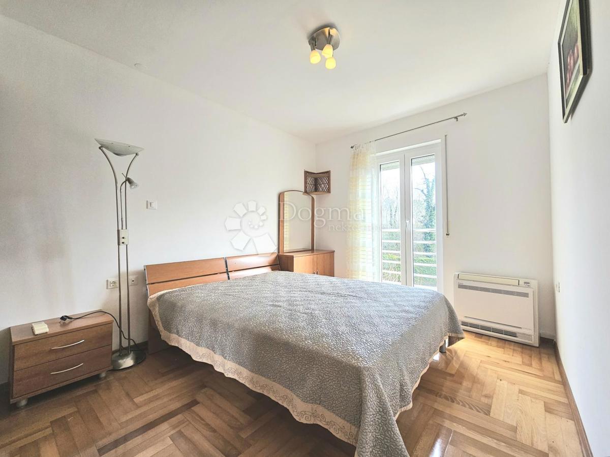 200m od MORJA / zaprta STANOVANJSKA STAVBA / GARAŽA