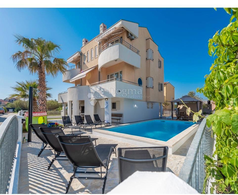 Hiša Privlaka, 270m2