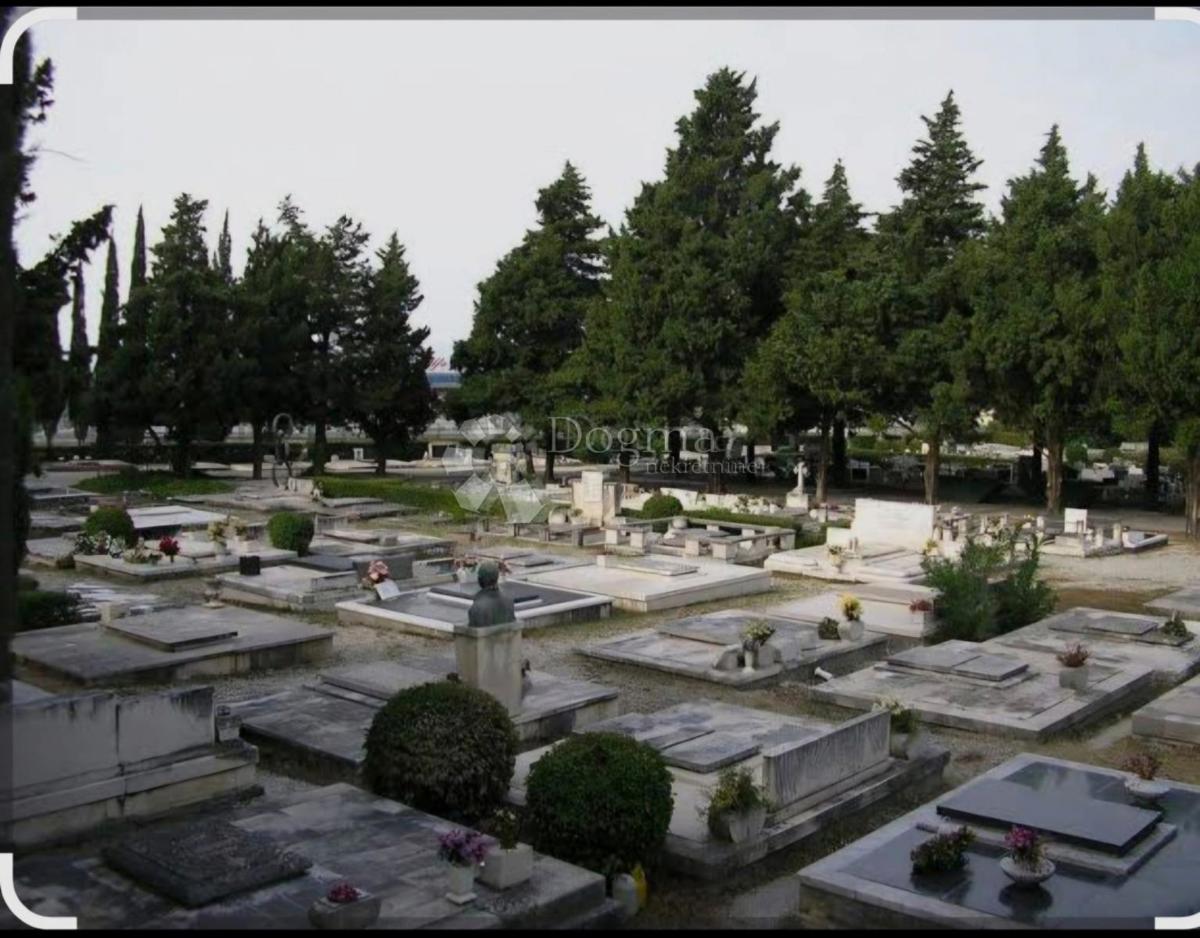 Grobnica Lovrinac, Split, 2m2