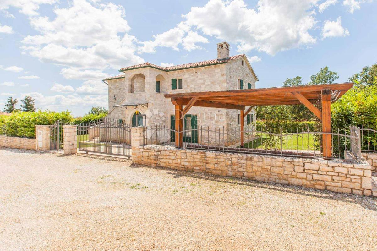 Hiša Višnjan, 200m2