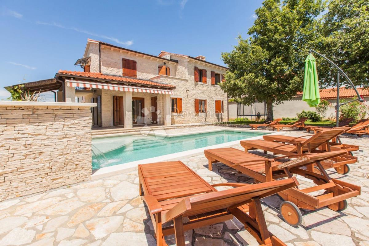 Hiša Višnjan, 200m2