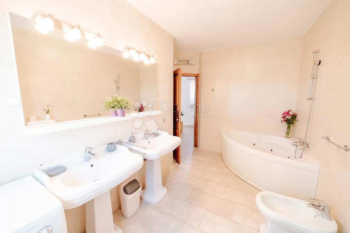 Hiša Višnjan, 200m2