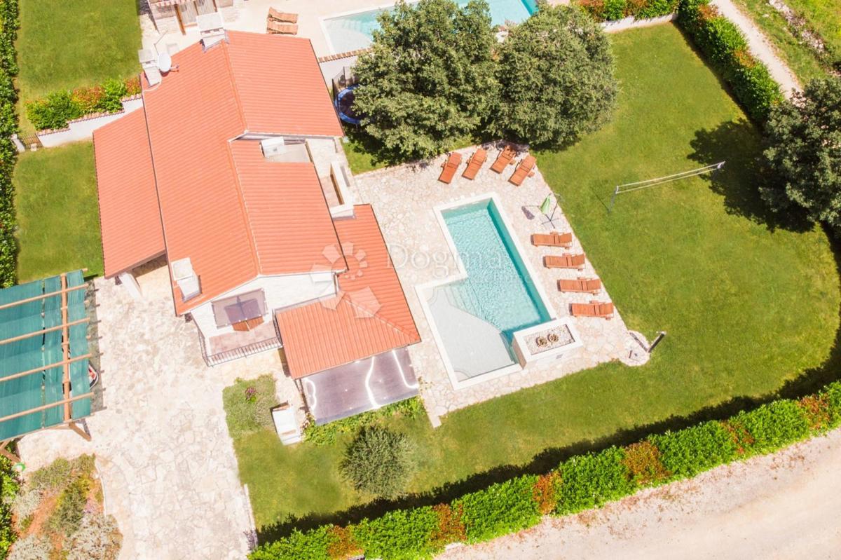 Hiša Višnjan, 200m2