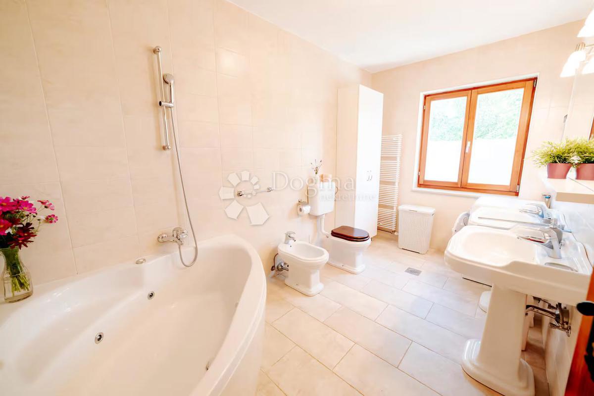 Hiša Višnjan, 200m2