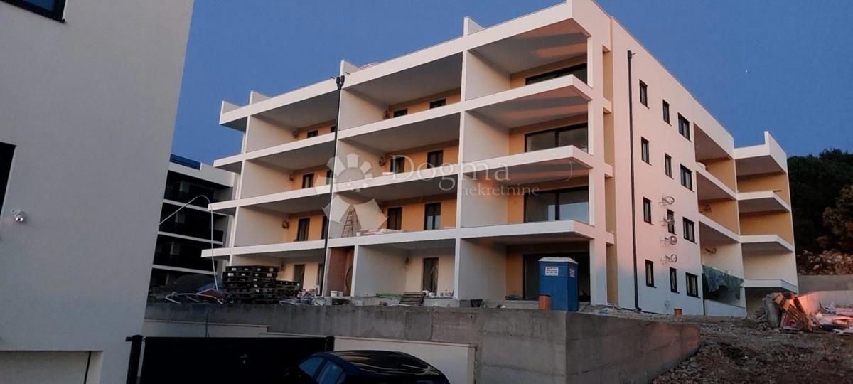 Stanovanje Okrug Gornji, Okrug, 106,37m2