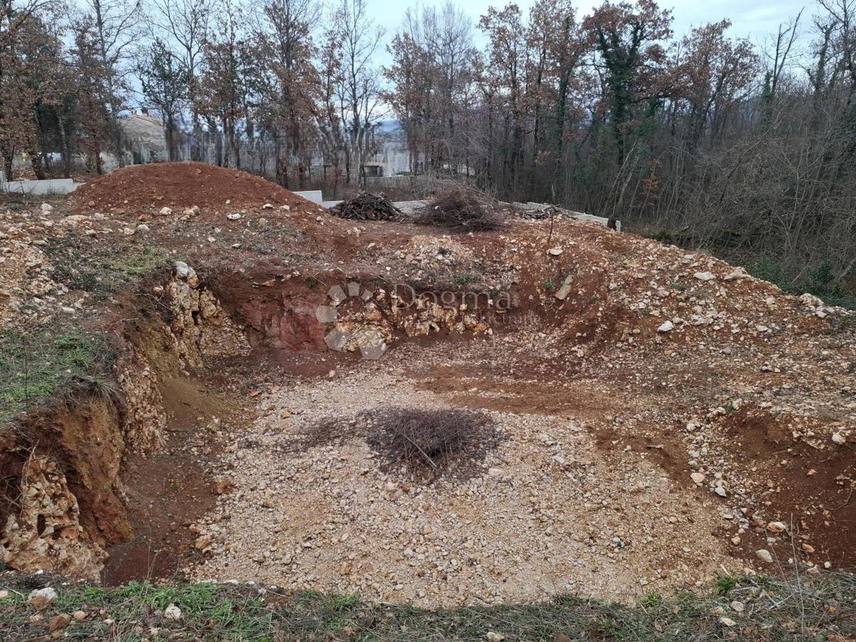 Zazidljivo zemljišče Labin, 554m2