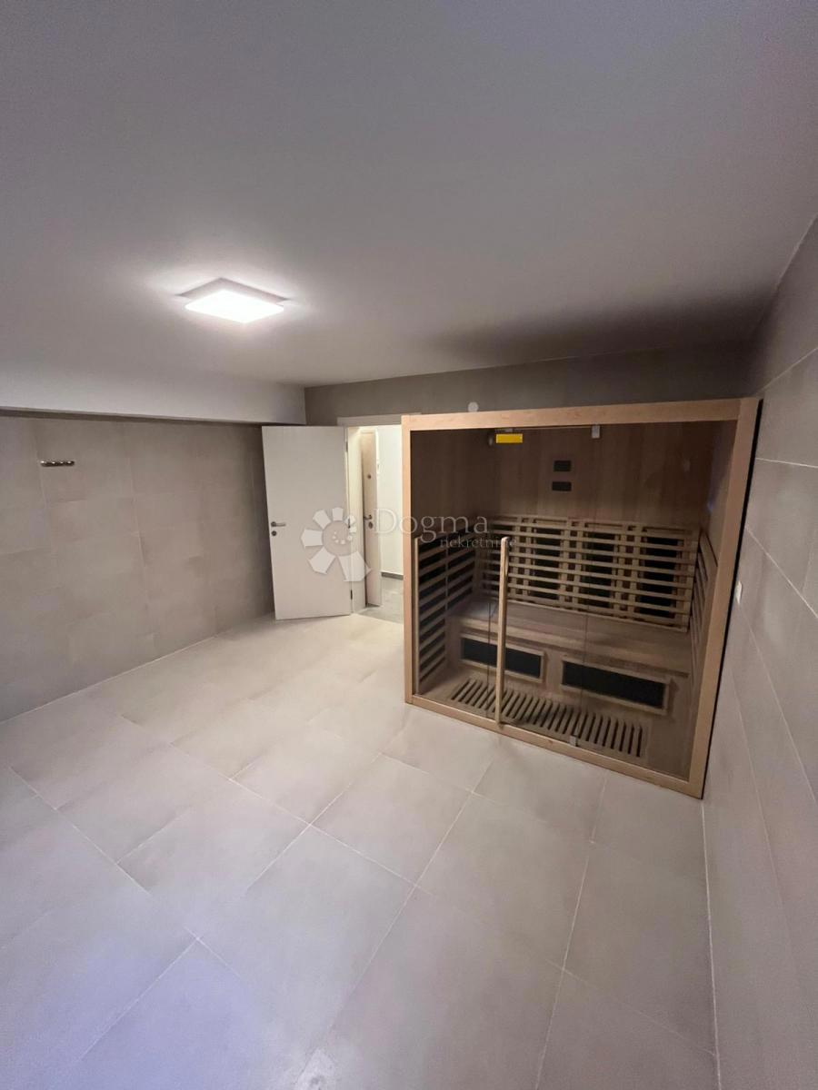 Hiša Poljane, Opatija - Okolica, 528m2