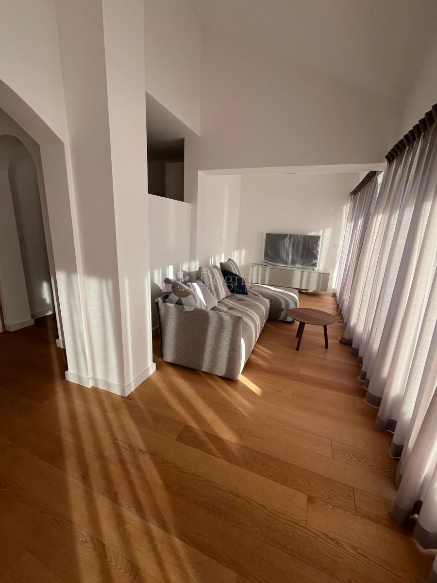 Hiša Poljane, Opatija - Okolica, 528m2