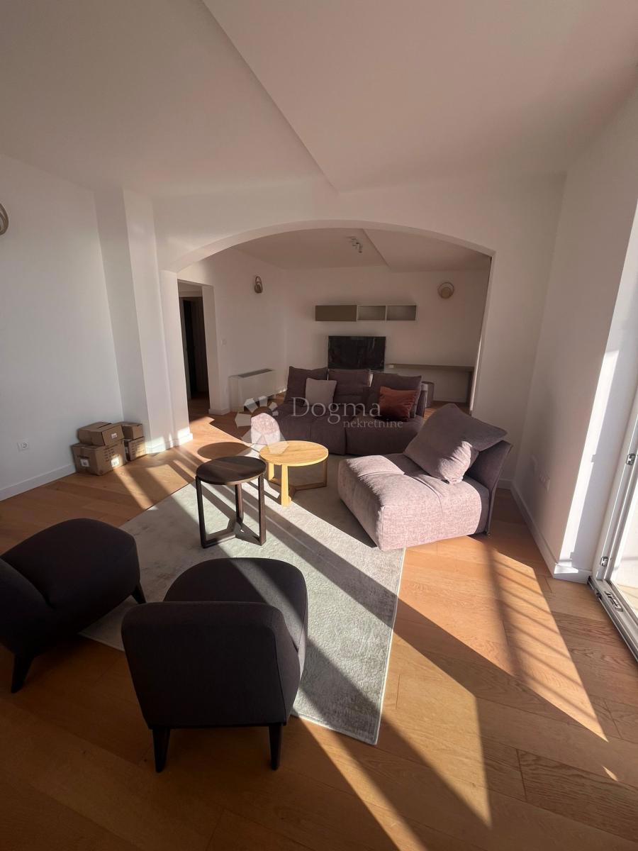 Hiša Poljane, Opatija - Okolica, 528m2