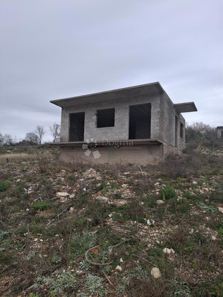 Hiša Benkovac, 64m2