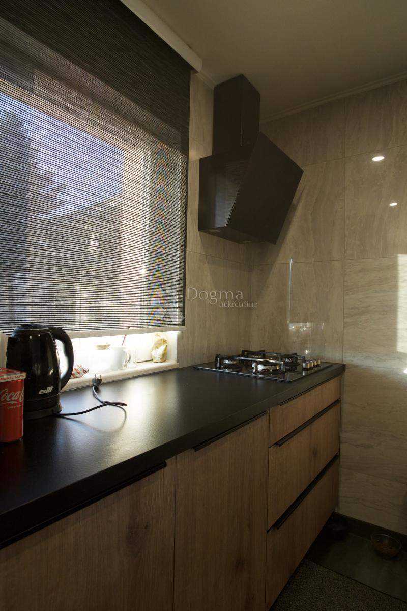 Hiša Prisoje, Dicmo, 360m2