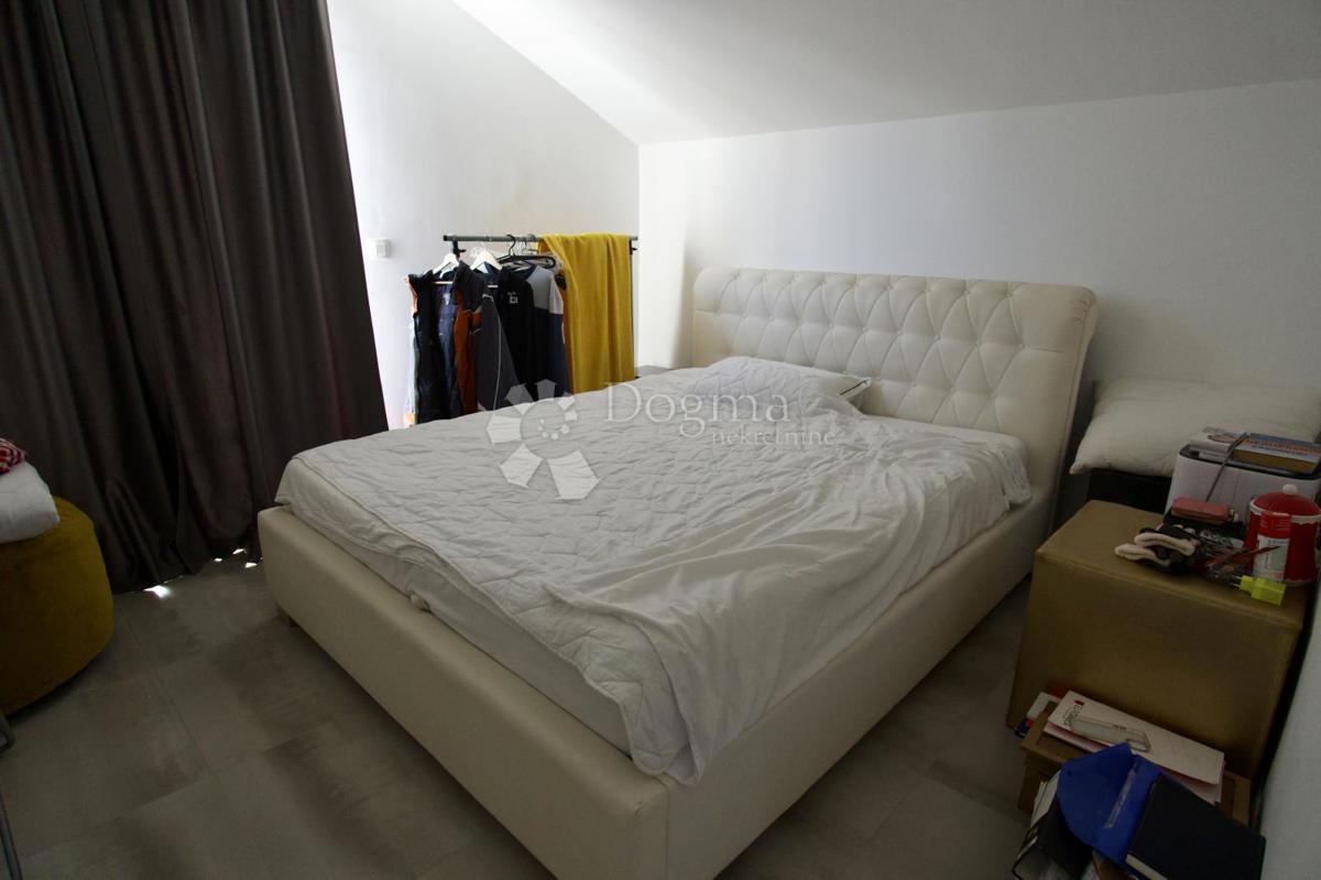 Hiša Prisoje, Dicmo, 360m2