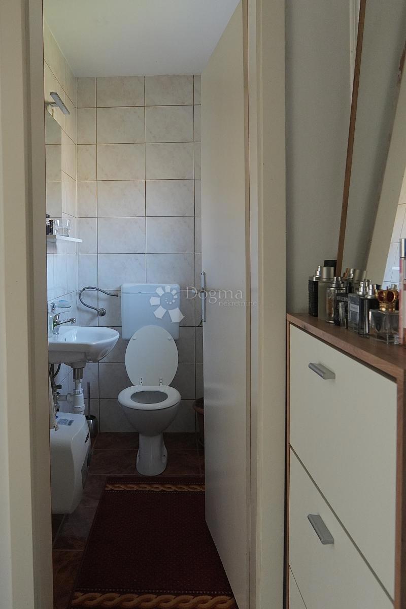 Hiša Prisoje, Dicmo, 360m2