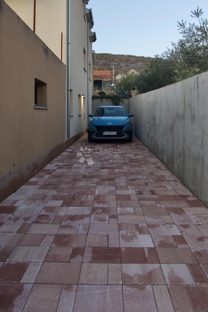 Hiša Prisoje, Dicmo, 360m2