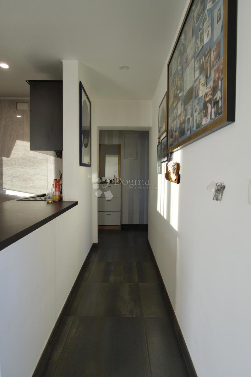 Hiša Prisoje, Dicmo, 360m2