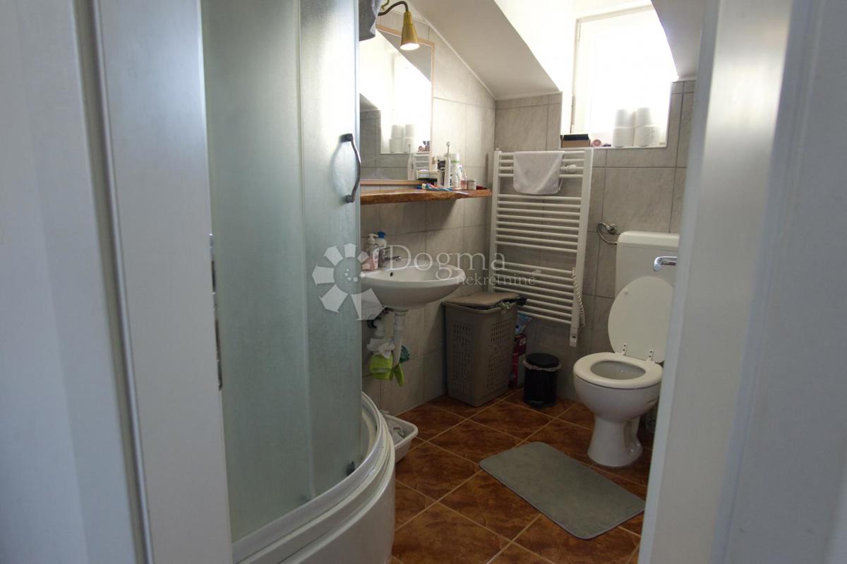 Hiša Prisoje, Dicmo, 360m2