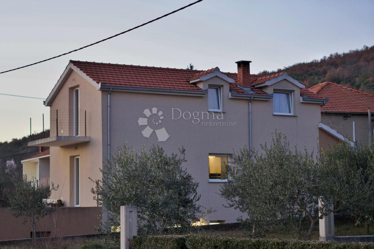 Hiša Prisoje, Dicmo, 360m2