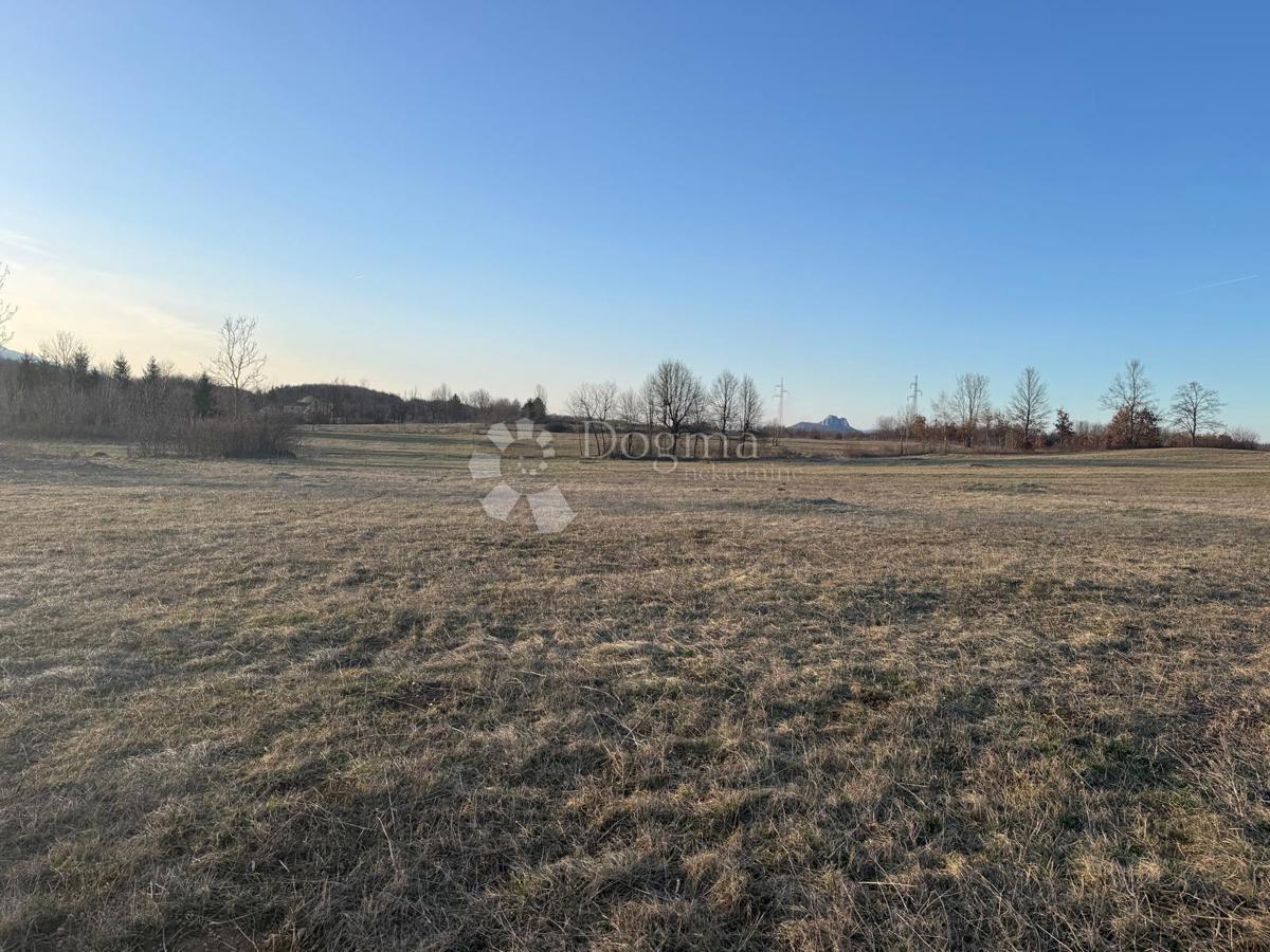 Zazidljivo zemljišče Lovinac, 1.972m2