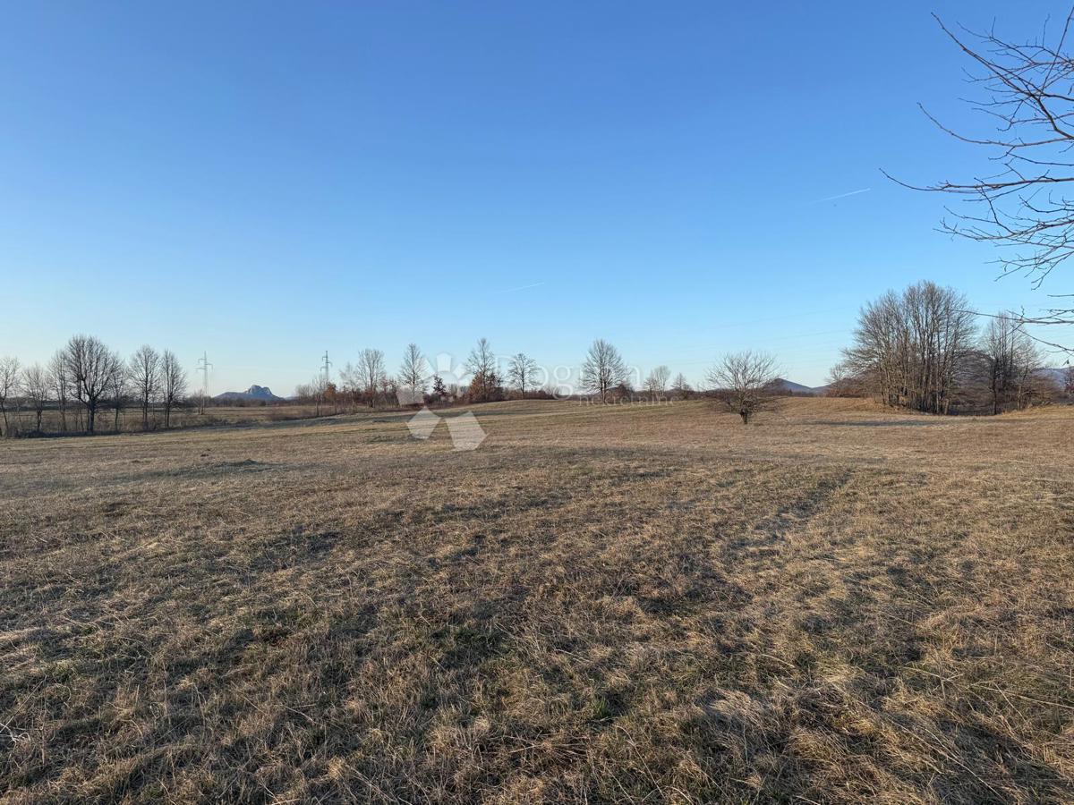 Zazidljivo zemljišče Lovinac, 1.972m2