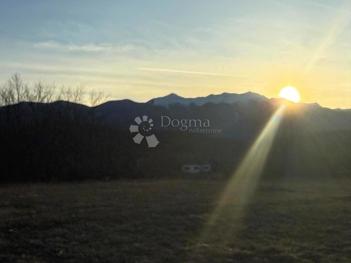 Zazidljivo zemljišče Lovinac, 1.972m2