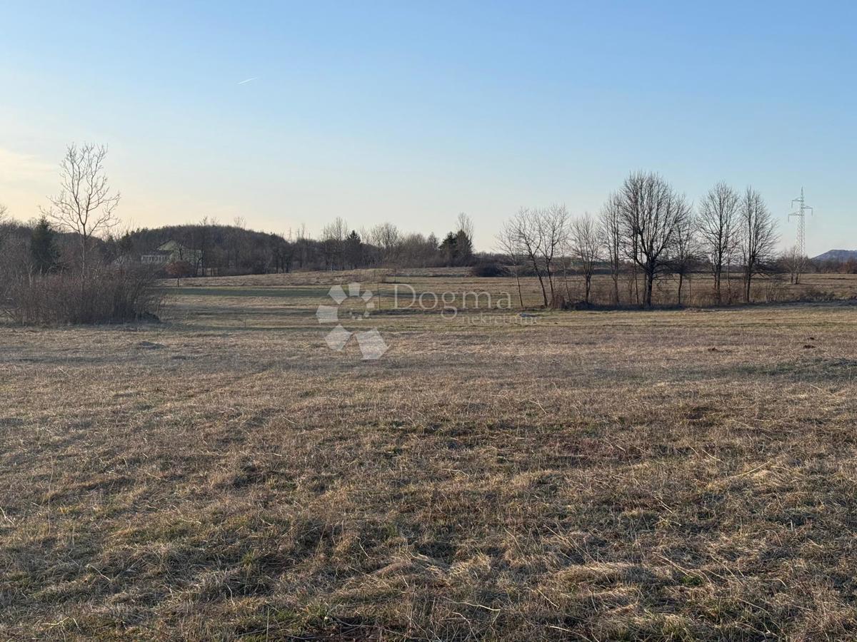 Zazidljivo zemljišče Lovinac, 1.972m2