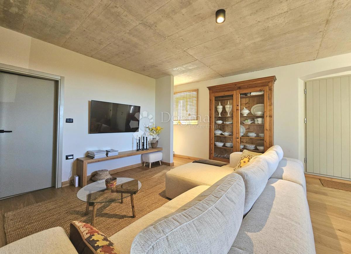 Eleganca, brutalizem in istrska arhitektura s panoramskim razgledom