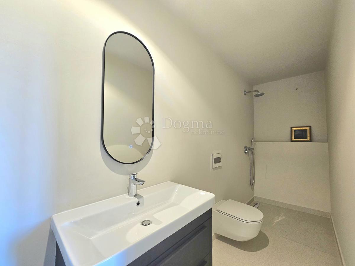 Eleganca, brutalizem in istrska arhitektura s panoramskim razgledom