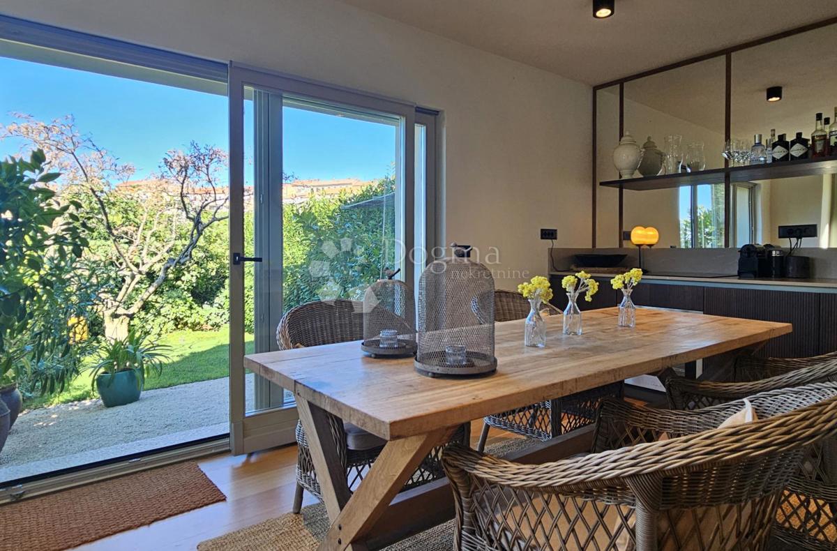 Eleganca, brutalizem in istrska arhitektura s panoramskim razgledom