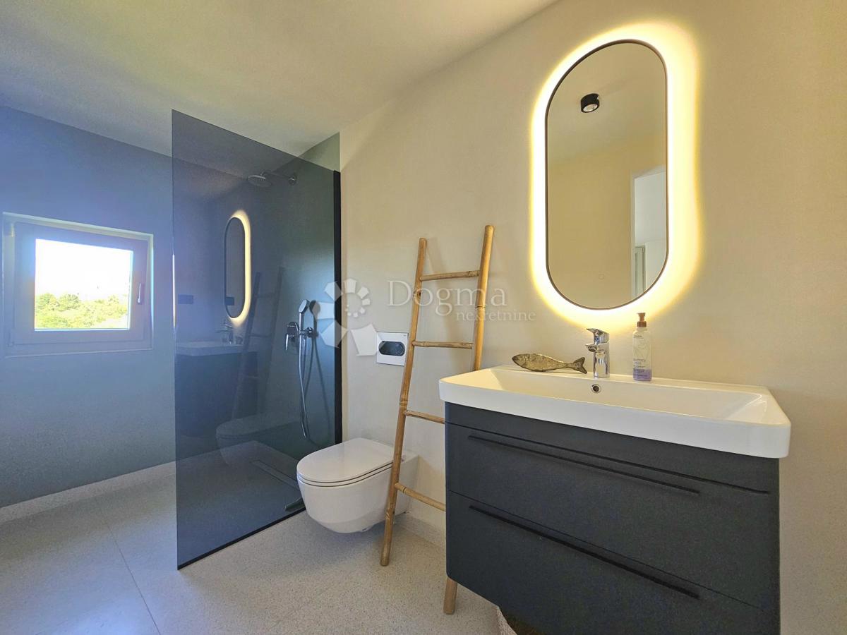 Eleganca, brutalizem in istrska arhitektura s panoramskim razgledom