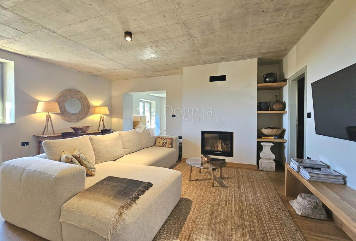 Eleganca, brutalizem in istrska arhitektura s panoramskim razgledom