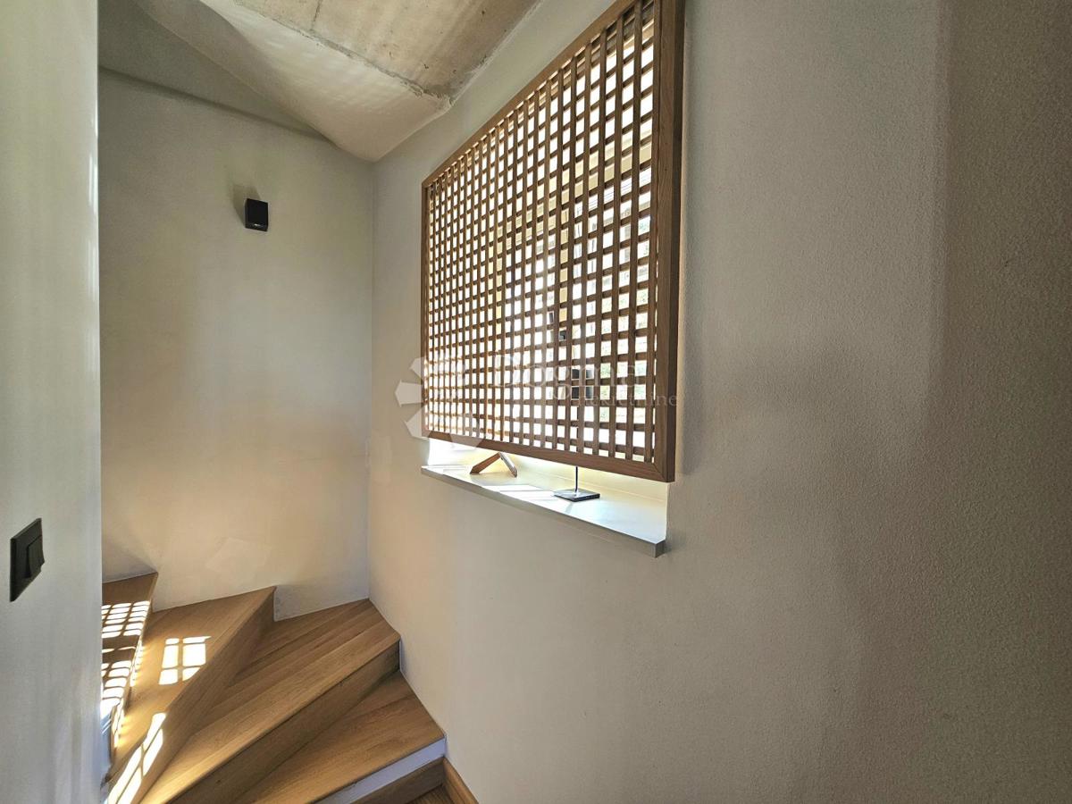 Eleganca, brutalizem in istrska arhitektura s panoramskim razgledom