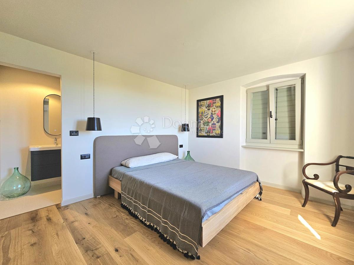 Eleganca, brutalizem in istrska arhitektura s panoramskim razgledom