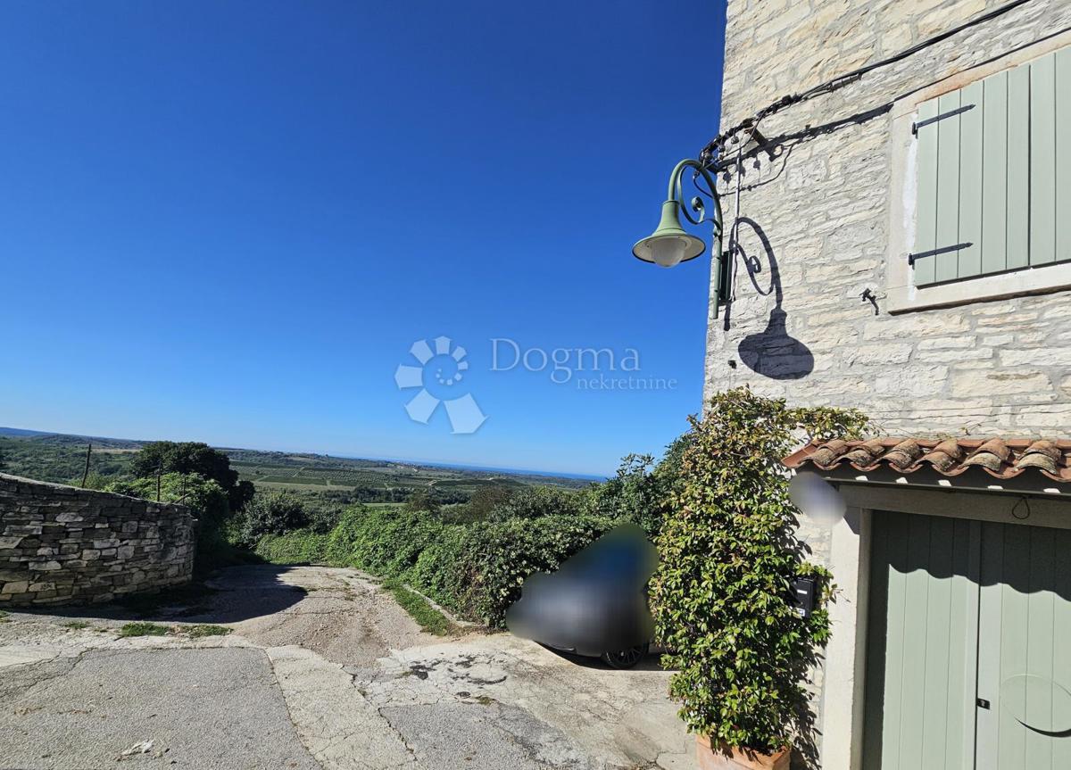 Eleganca, brutalizem in istrska arhitektura s panoramskim razgledom