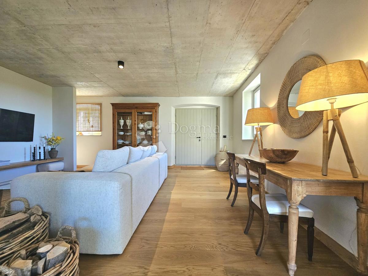 Eleganca, brutalizem in istrska arhitektura s panoramskim razgledom