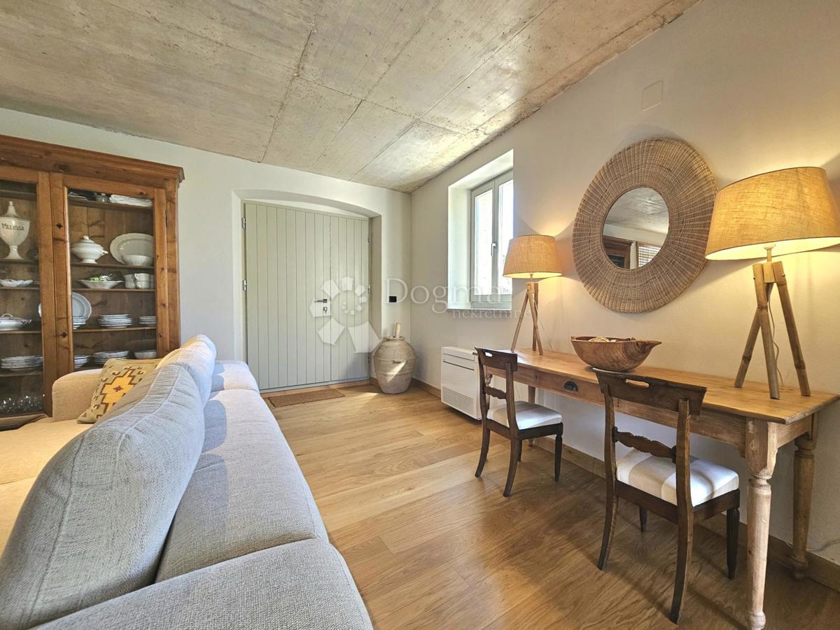 Eleganca, brutalizem in istrska arhitektura s panoramskim razgledom