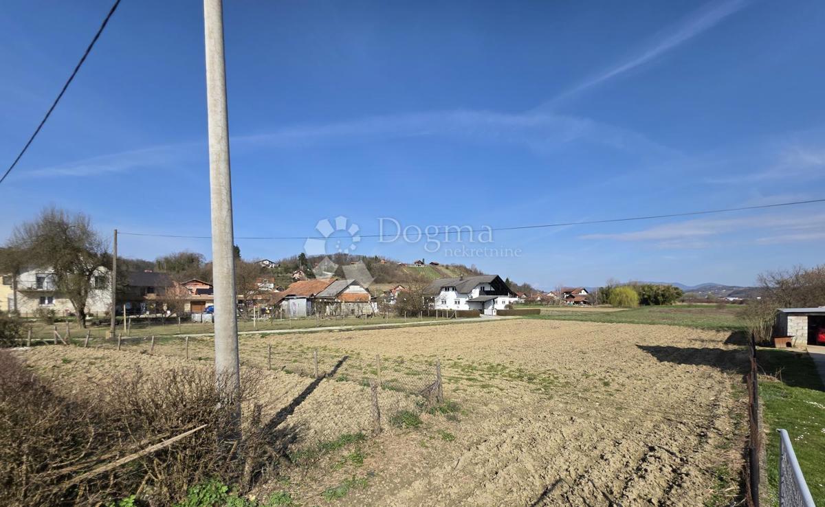 Zazidljivo zemljišče Štrucljevo, Sveti Križ Začretje, 1.248m2