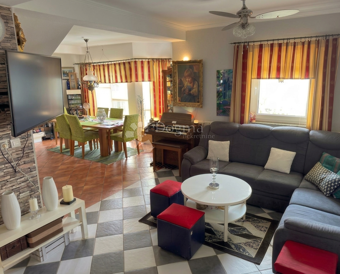 Hiša Privlaka, 300m2