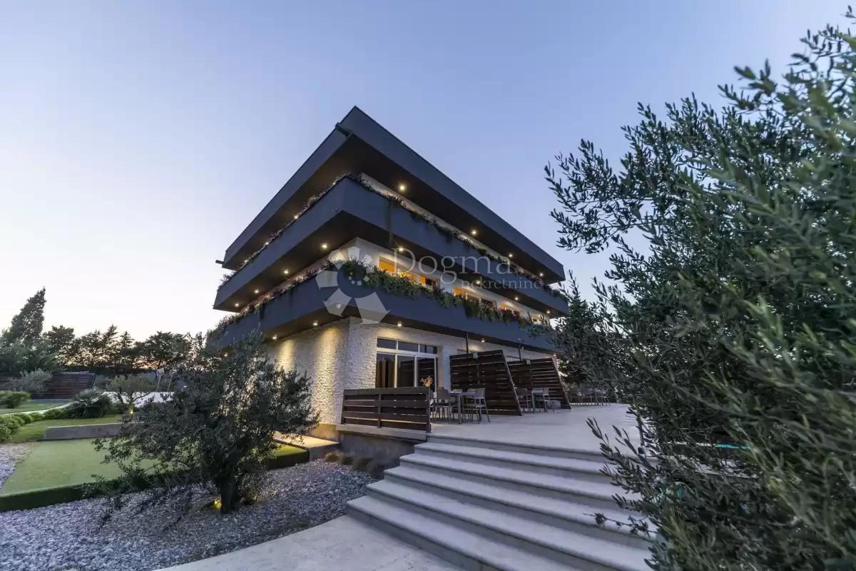 Hiša Žerava, Nin, 594m2