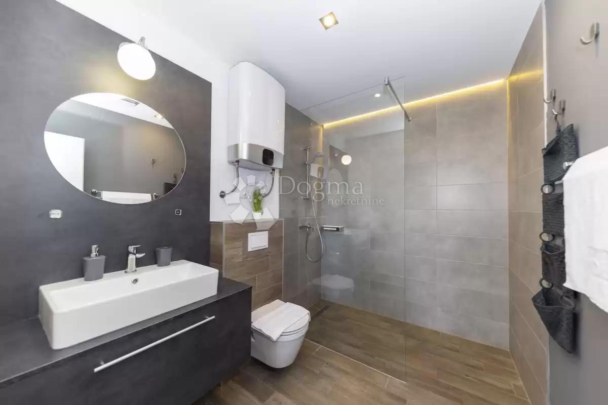 Hiša Žerava, Nin, 594m2