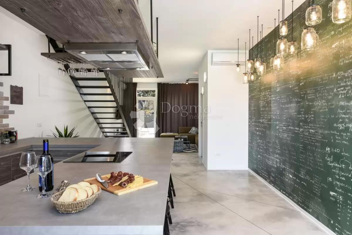 Hiša Žerava, Nin, 594m2