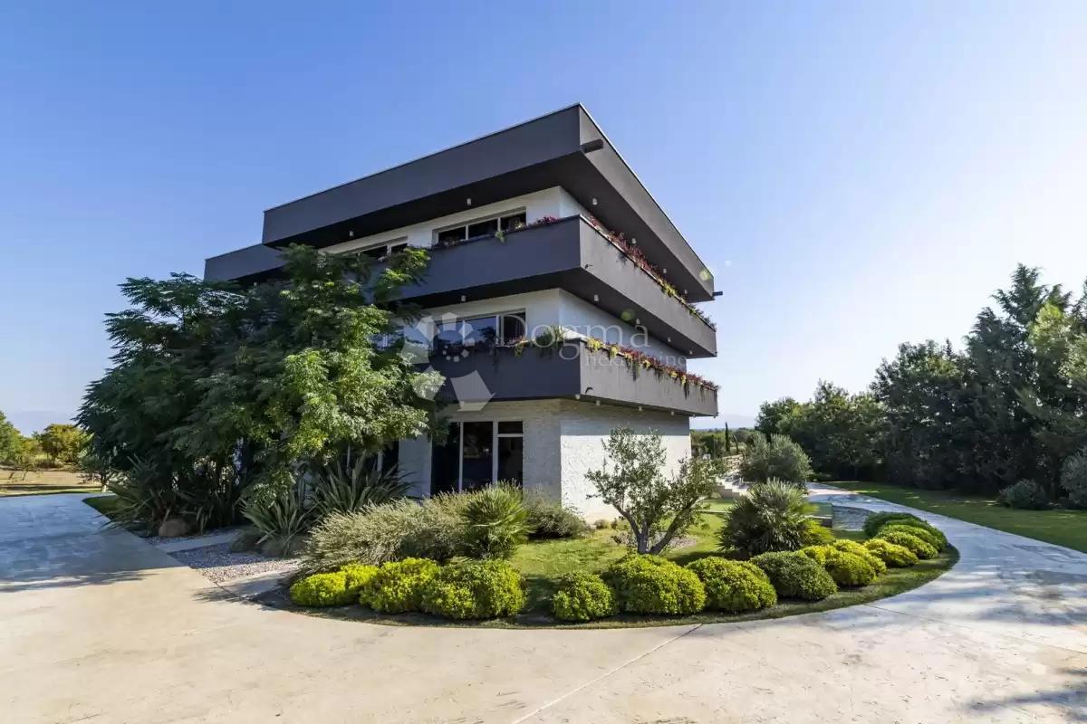 Hiša Žerava, Nin, 594m2