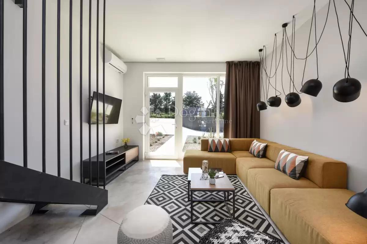 Hiša Žerava, Nin, 594m2